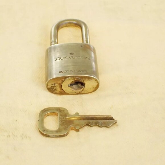 LOUIS VUITTON LV 10 SET PADLOCK KEY BAG CHARM CADENA GOLD PLATED FRANCE 37EB419 - Picture 4 of 4